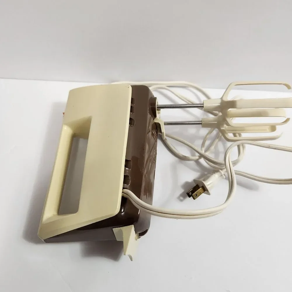 Vintage Scovill Hamilton Beach Mixette Hand Mixer Model 97 W Open Ended Beaters